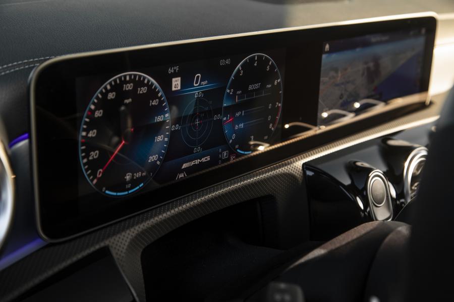 Панель приборов Mercedes-AMG CLA45 4Matic+ (C118) 2019 года  (NA) (фото 63 из 73)
